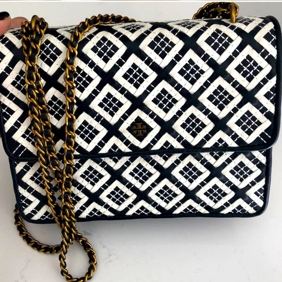 đź’•SALEđź’•Tory Burch Robinson woven satchel - Picture 1 of 9